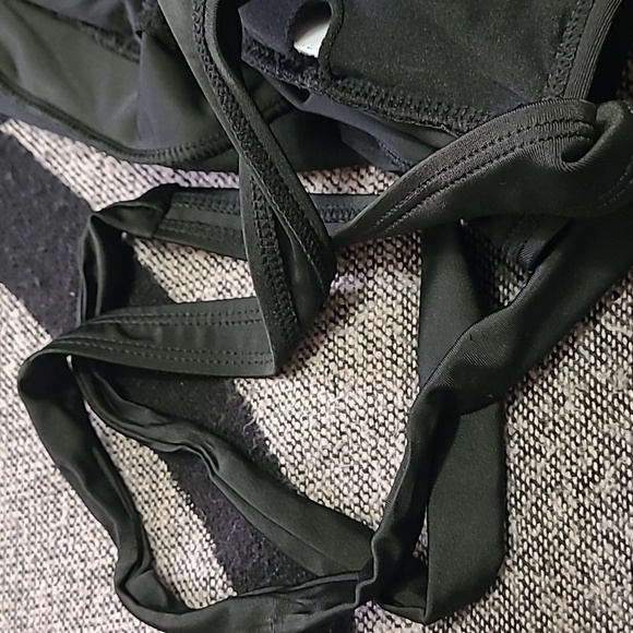 One piece, no brand black color - Picture 14 of 15